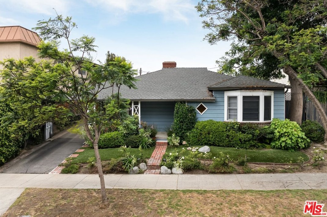 2217 Fox Hills Dr, Los Angeles CA  90064-2501 exterior