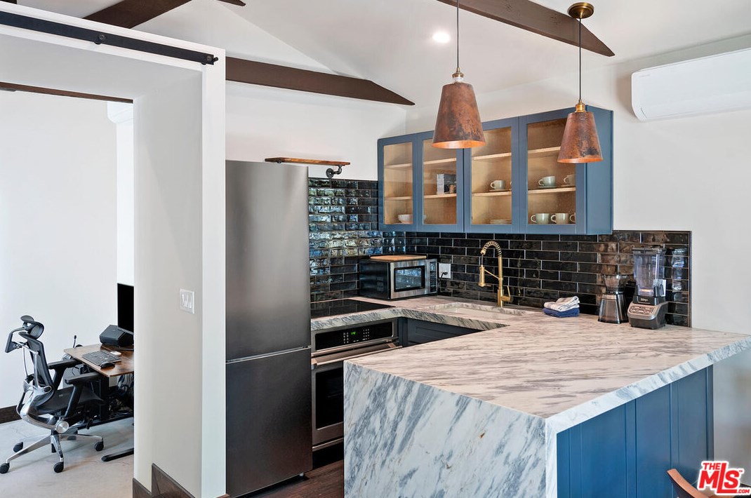 5050 Los Feliz Blvd, Los Angeles CA  90027-1741 exterior