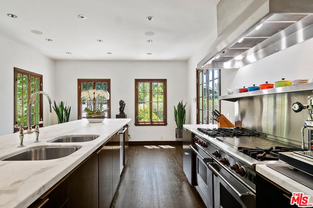 5050 Los Feliz Blvd, Los Angeles CA  90027-1741 exterior