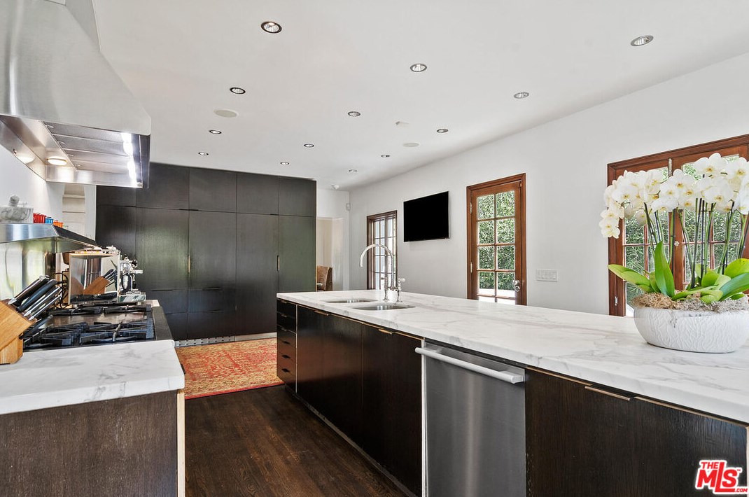 5050 Los Feliz Blvd, Los Angeles CA  90027-1741 exterior