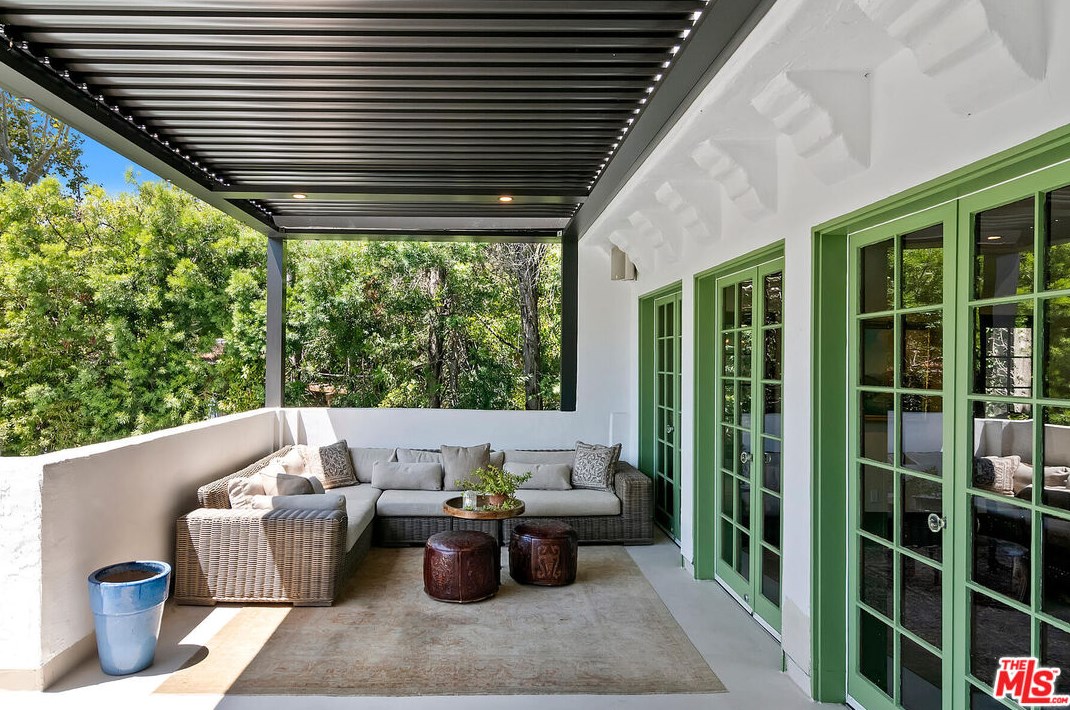 5050 Los Feliz Blvd, Los Angeles CA  90027-1741 exterior