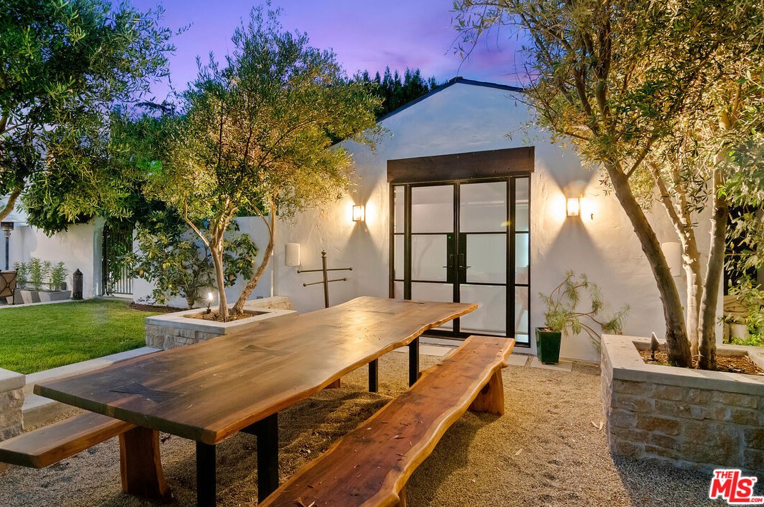 5050 Los Feliz Blvd, Los Angeles CA  90027-1741 exterior