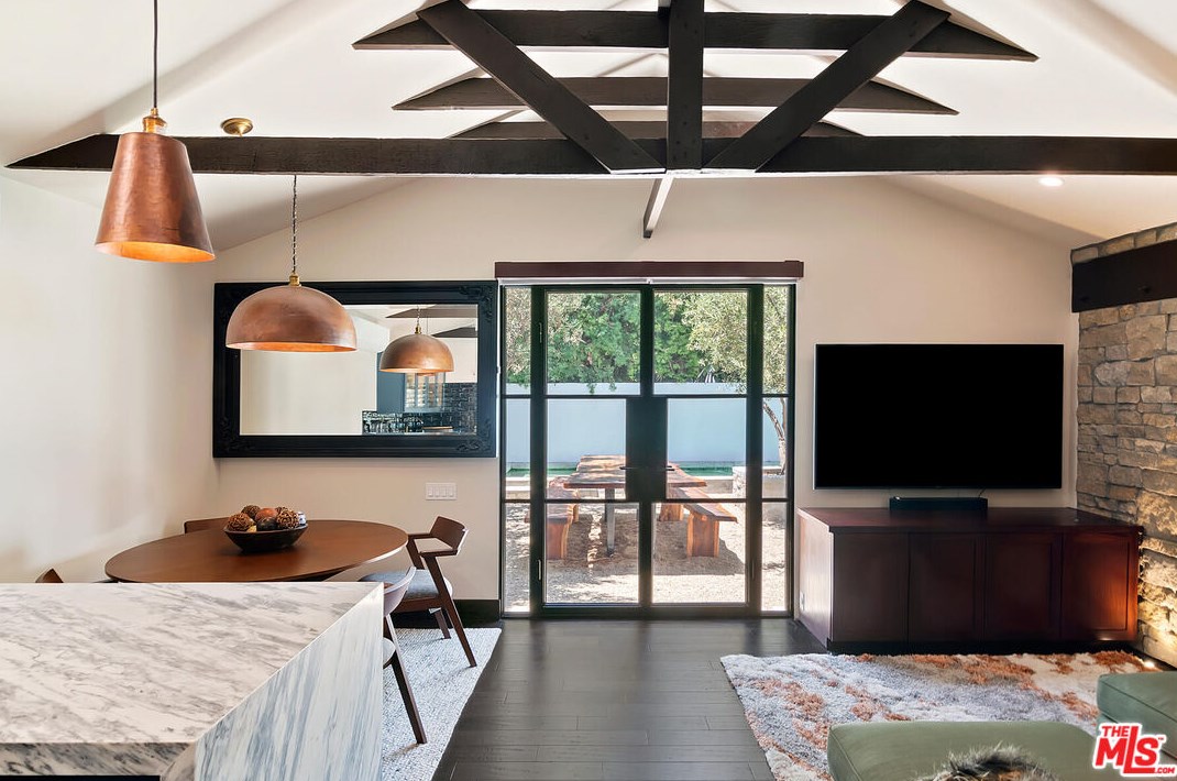 5050 Los Feliz Blvd, Los Angeles CA  90027-1741 exterior