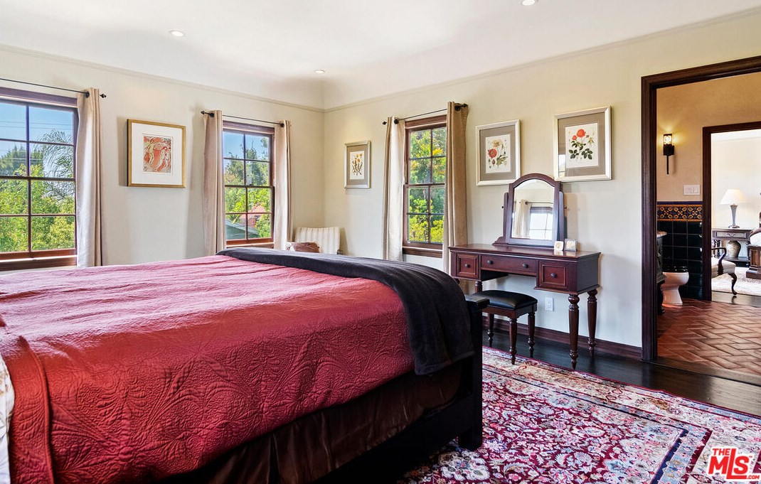 5050 Los Feliz Blvd, Los Angeles CA  90027-1741 exterior