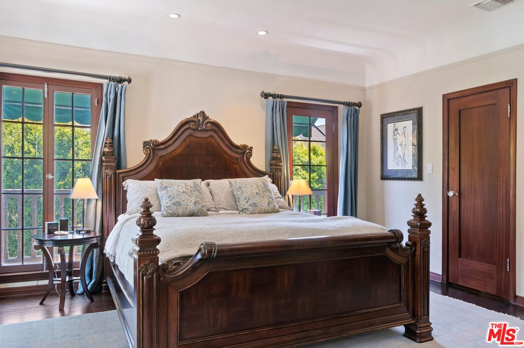 5050 Los Feliz Blvd, Los Angeles CA  90027-1741 exterior