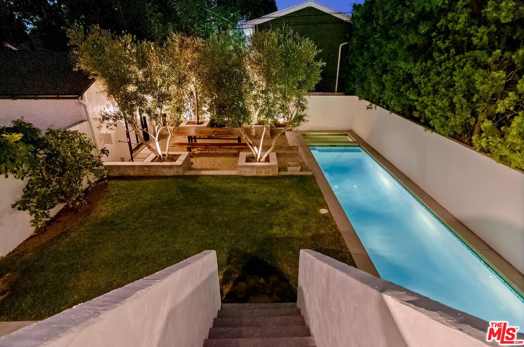 5050 Los Feliz Blvd, Los Angeles CA  90027-1741 exterior