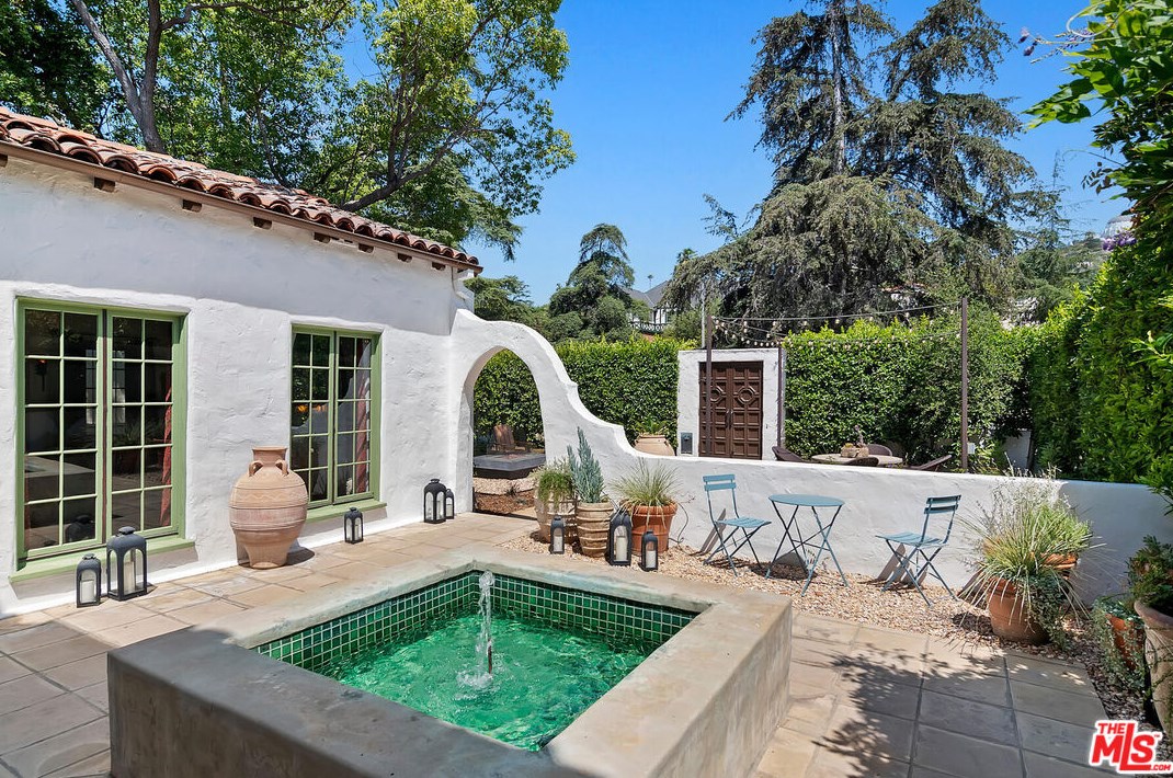 5050 Los Feliz Blvd, Los Angeles CA  90027-1741 exterior