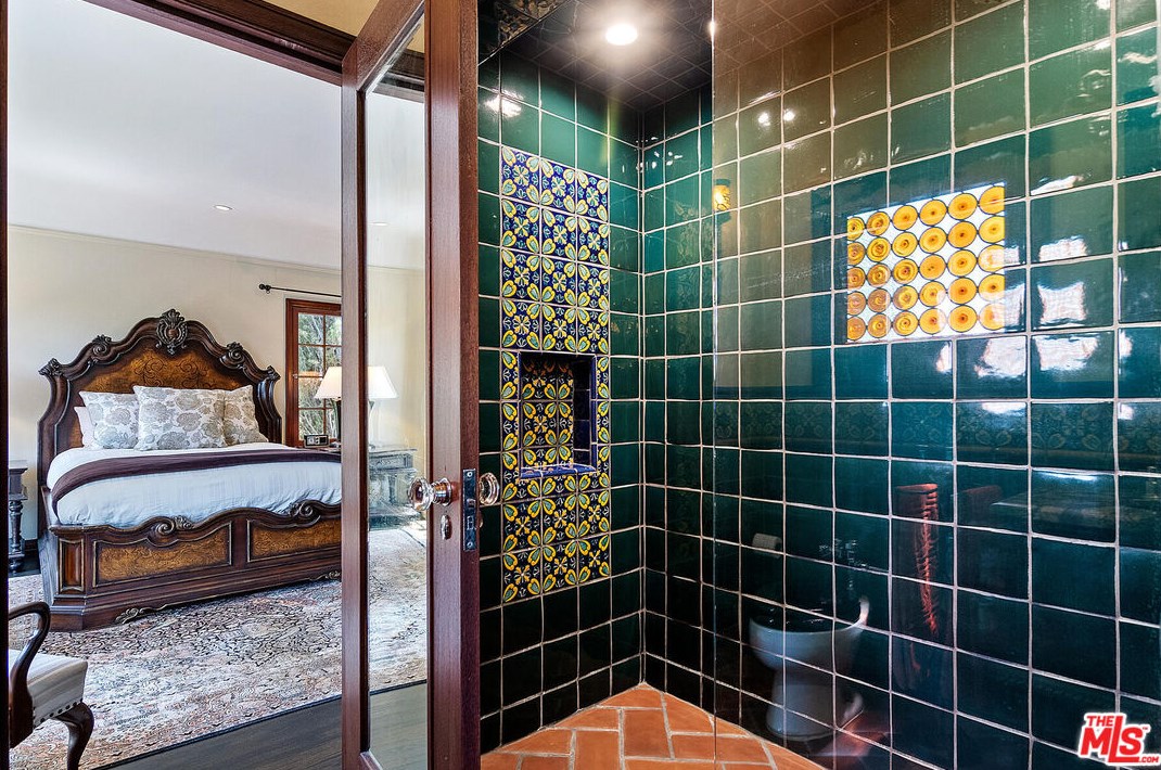 5050 Los Feliz Blvd, Los Angeles CA  90027-1741 exterior