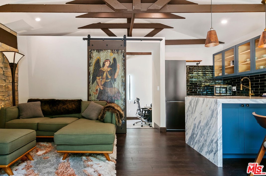 5050 Los Feliz Blvd, Los Angeles CA  90027-1741 exterior