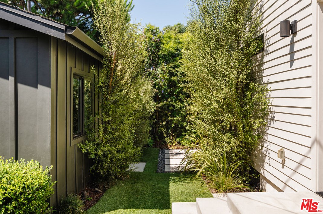 12514 Gilmore Ave, Los Angeles CA  90066-6427 exterior