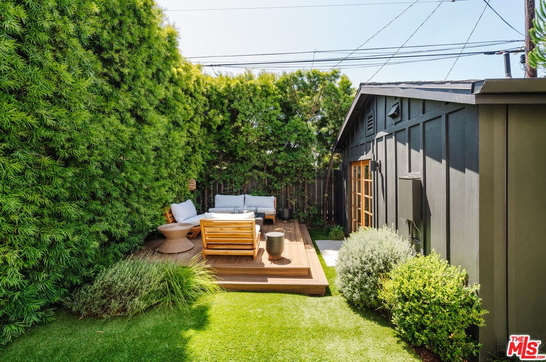 12514 Gilmore Ave, Los Angeles CA  90066-6427 exterior