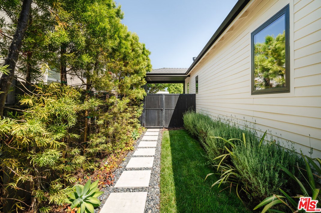 12514 Gilmore Ave, Los Angeles CA  90066-6427 exterior