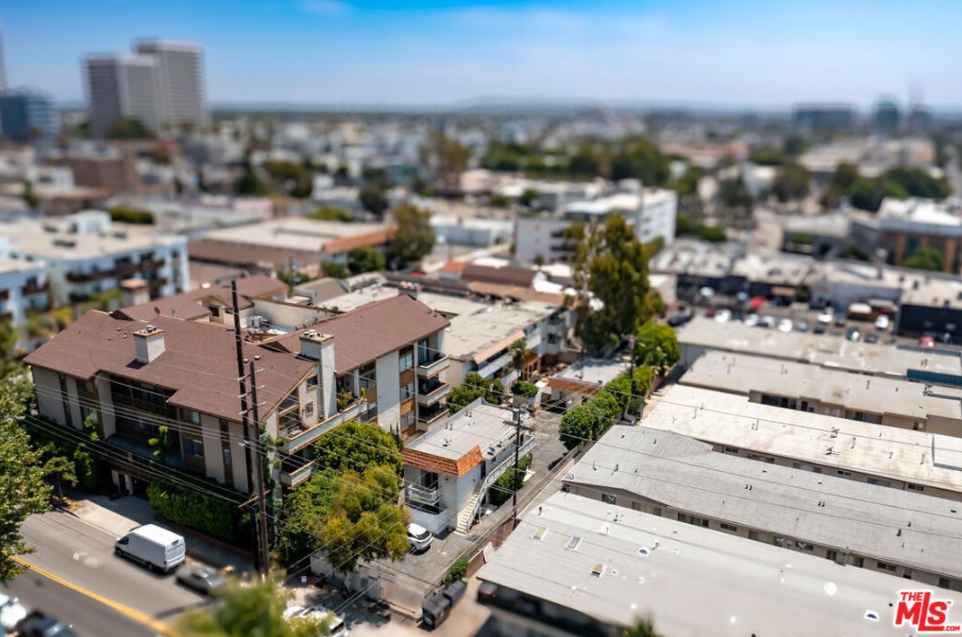 11408 Ohio Ave, Los Angeles CA  90025-3103 exterior