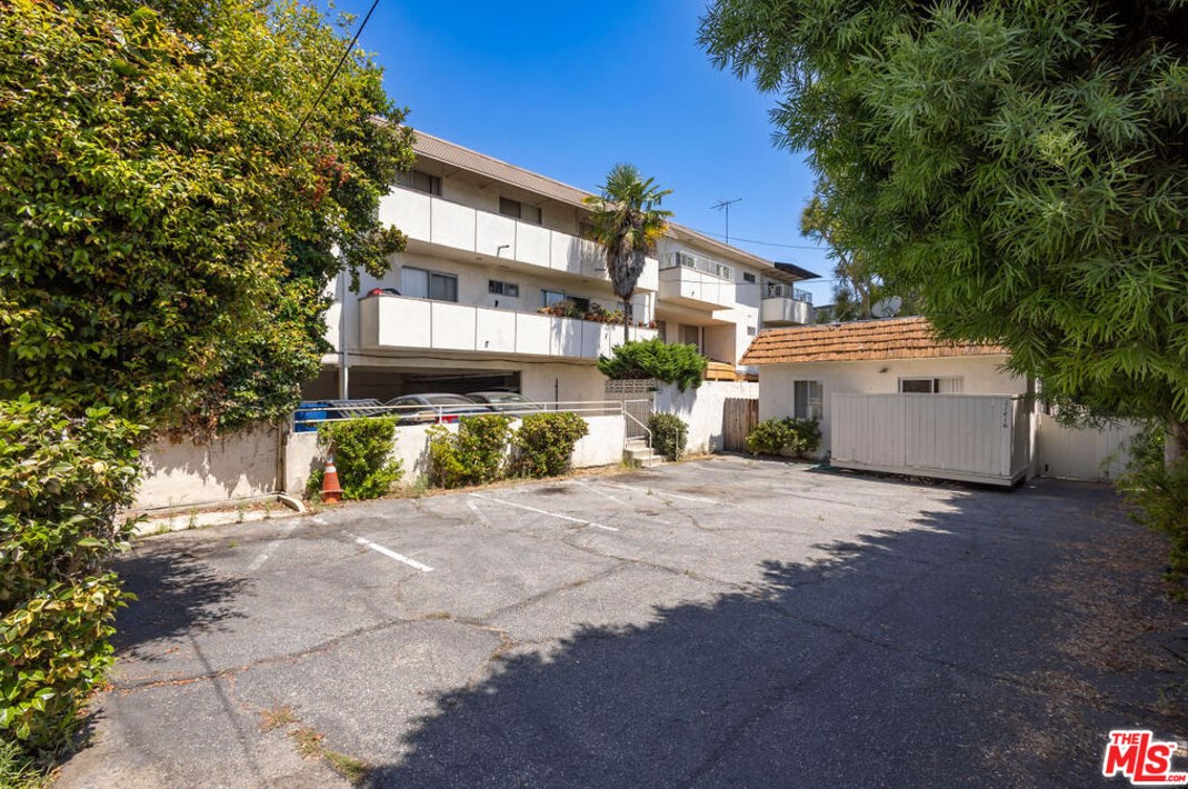 11408 Ohio Ave, Los Angeles CA  90025-2314 exterior