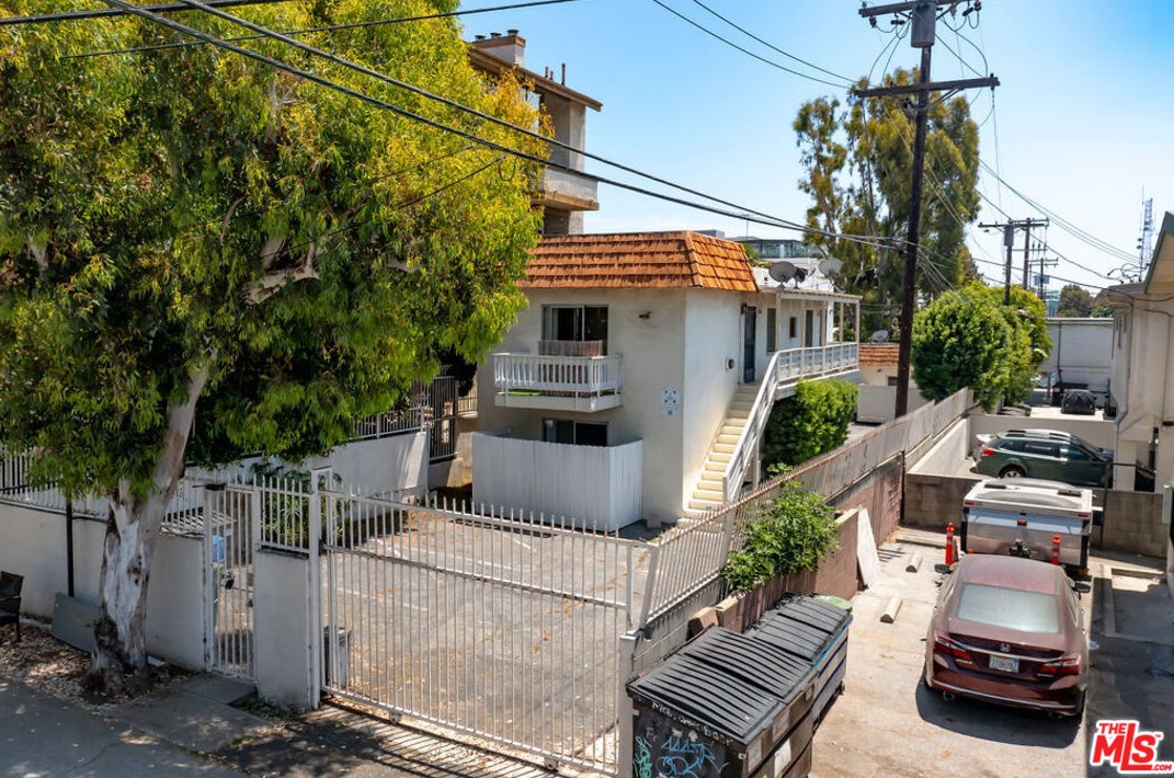 11408 Ohio Ave, Los Angeles CA  90025-2314 exterior