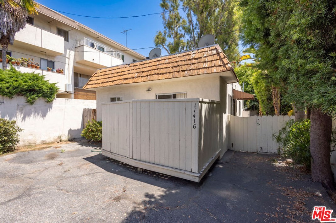 11408 Ohio Ave, Los Angeles CA  90025-2314 exterior