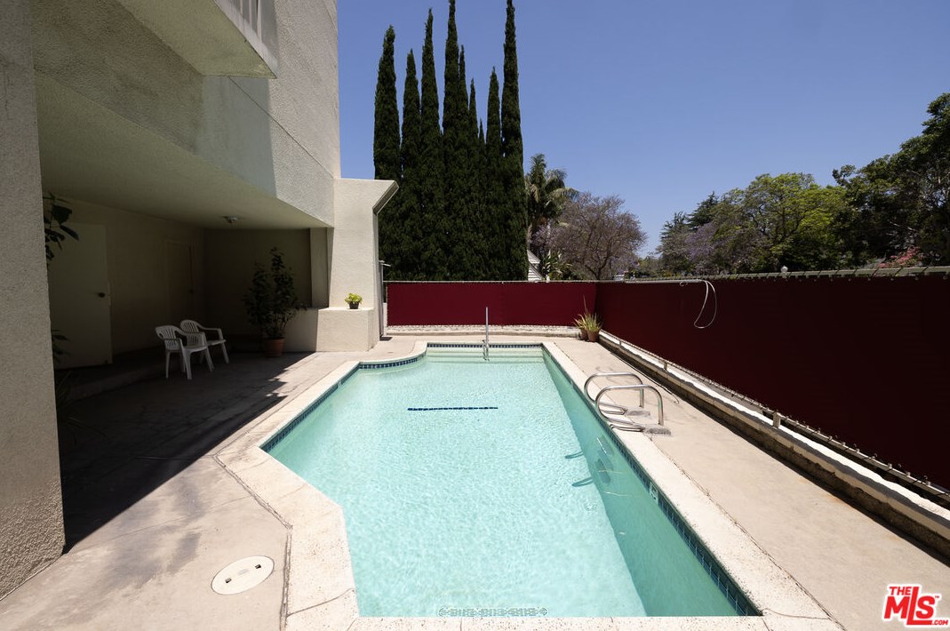 10751 Wilshire Blvd, Los Angeles CA  90024-1301 exterior