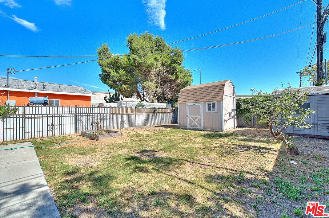 438 84th Pl, Los Angeles CA  90003-3106 exterior