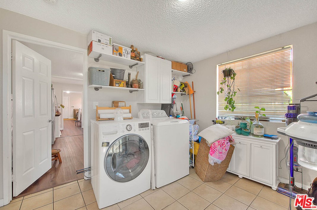 438 84th Pl, Los Angeles CA  90003-3106 exterior