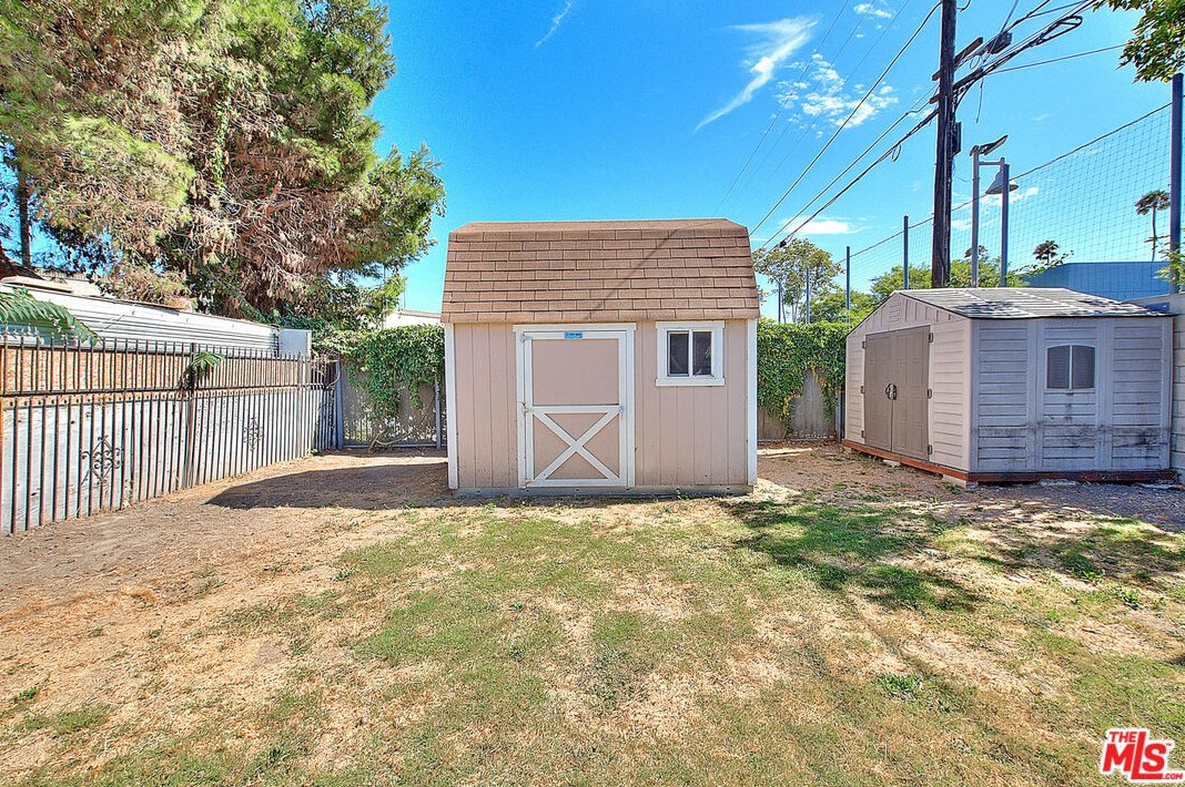 438 84th Pl, Los Angeles CA  90003-3106 exterior