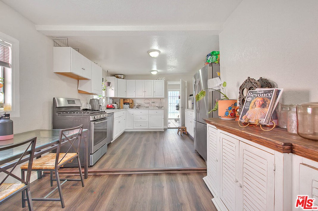 438 84th Pl, Los Angeles CA  90003-3106 exterior