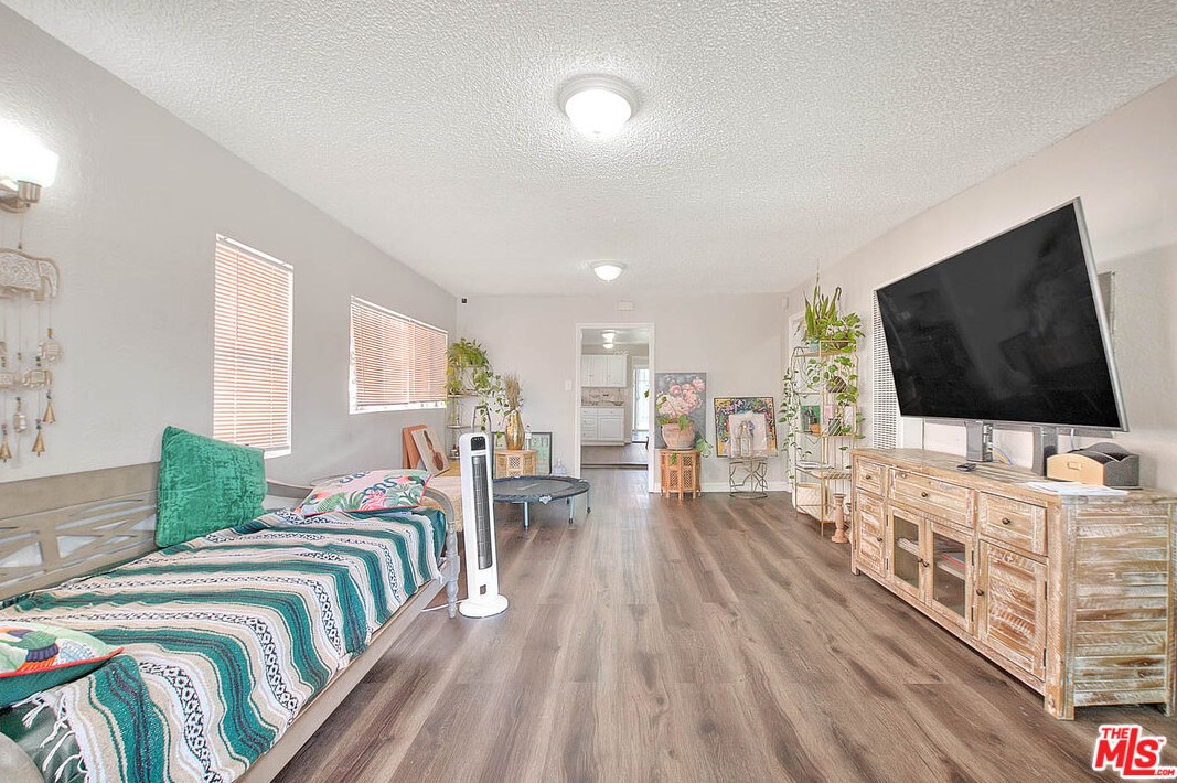 438 84th Pl, Los Angeles CA  90003-3106 exterior