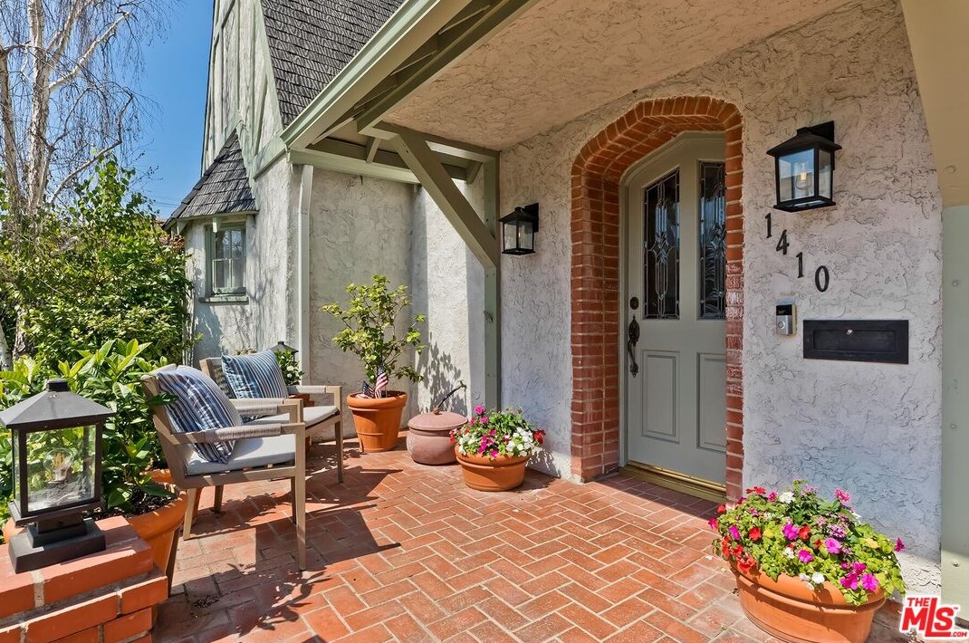 1410 Woodruff Ave, Los Angeles CA  90024-5106 exterior