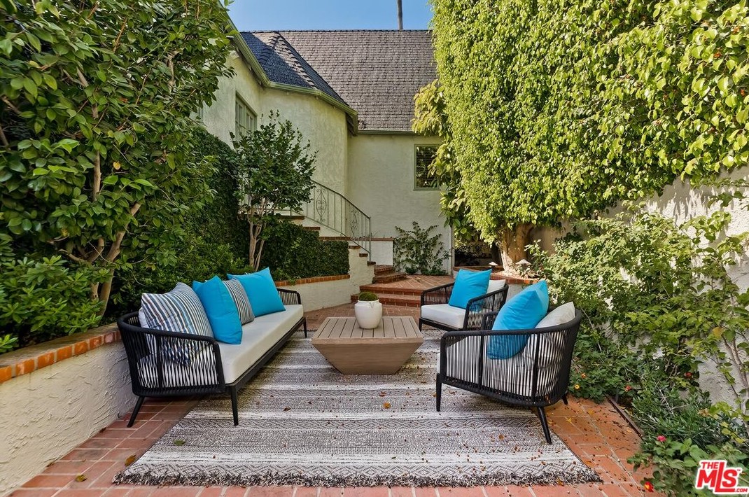 1410 Woodruff Ave, Los Angeles CA  90024-5106 exterior