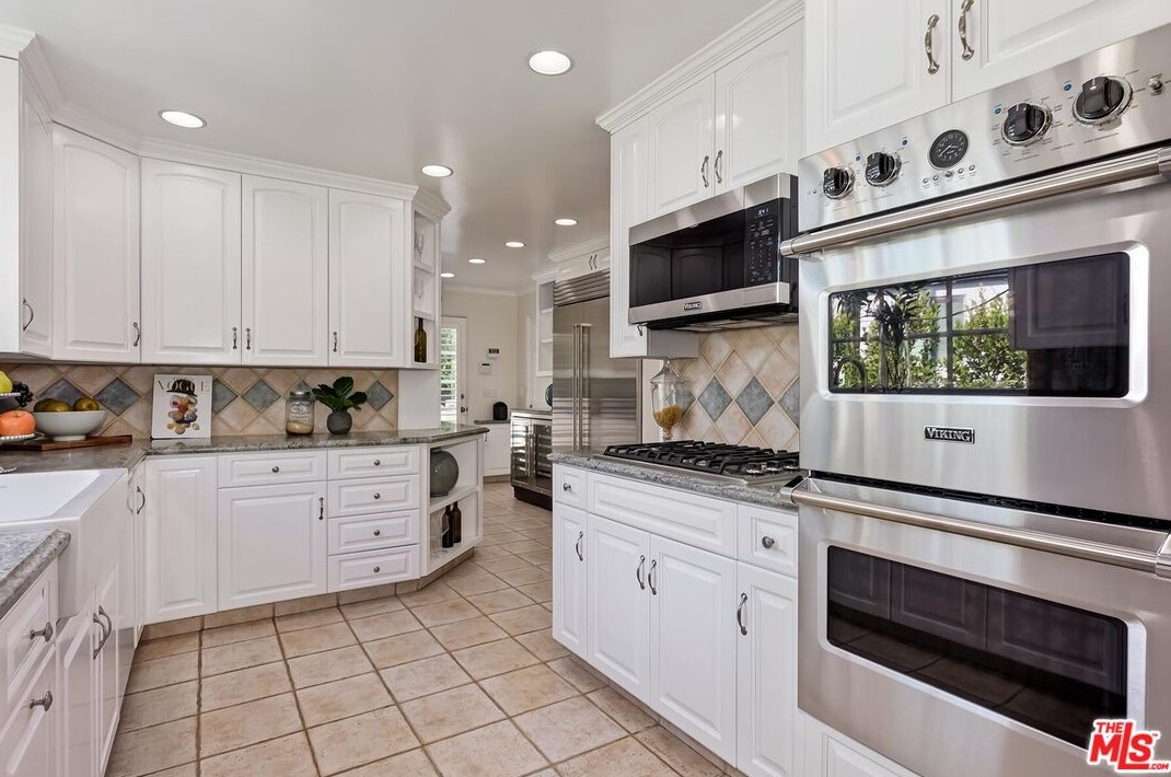 1410 Woodruff Ave, Los Angeles CA  90024-5106 exterior