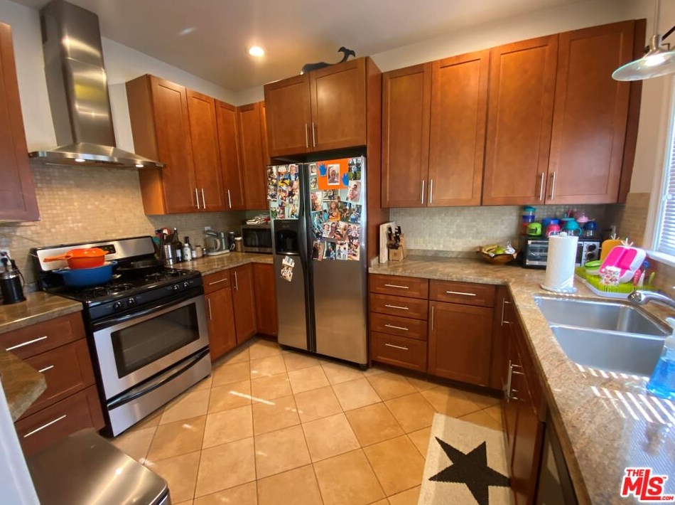 506 Spaulding Ave, Los Angeles CA  90019-2419 exterior