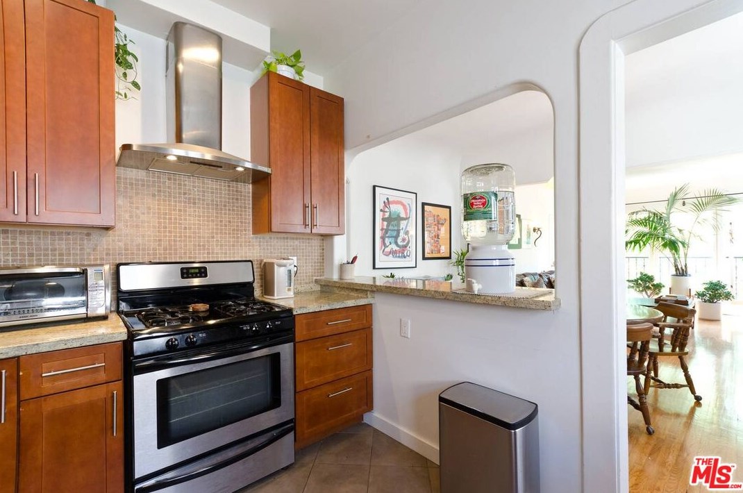506 Spaulding Ave, Los Angeles CA  90019-2419 exterior