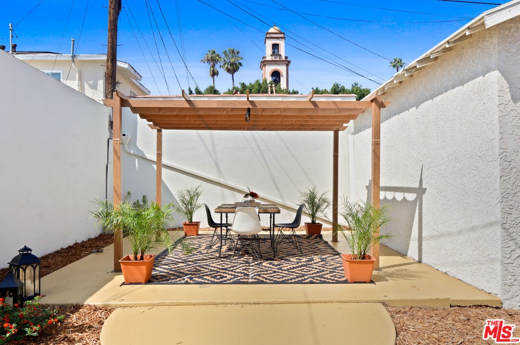 7011 Haas Ave, Los Angeles CA  90047-1642 exterior