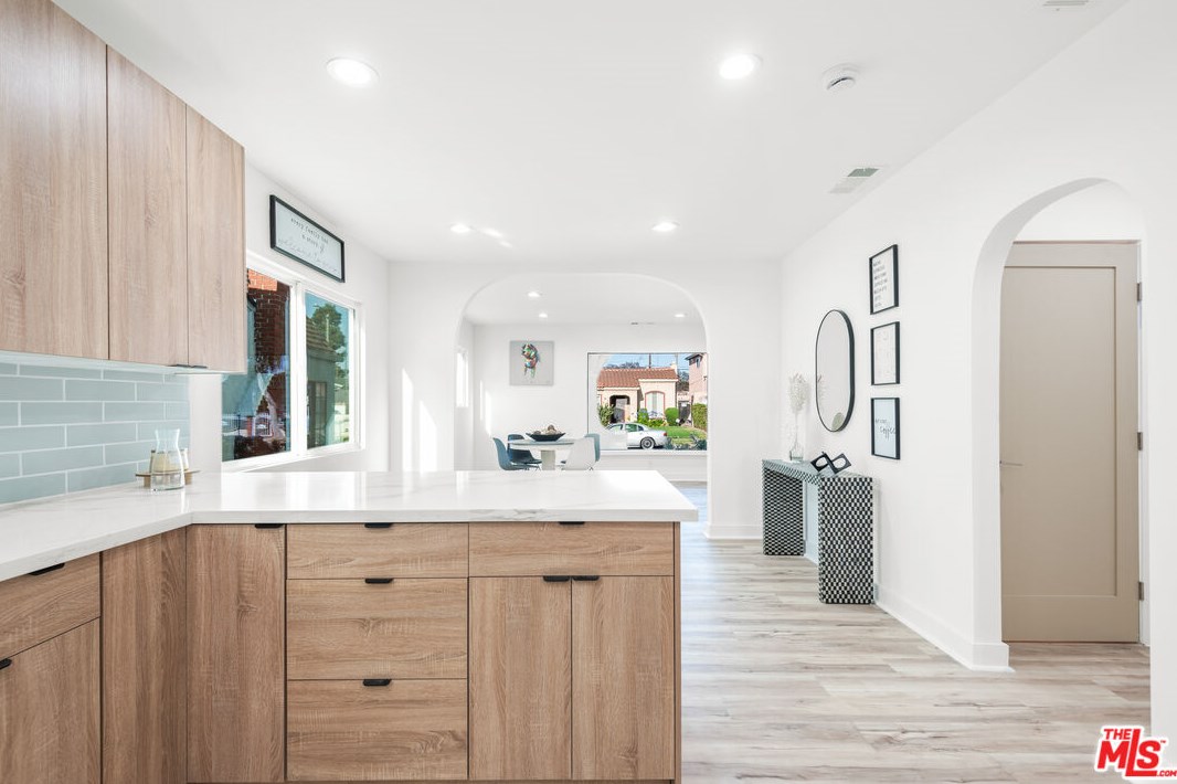7011 Haas Ave, Los Angeles CA  90047-1642 exterior