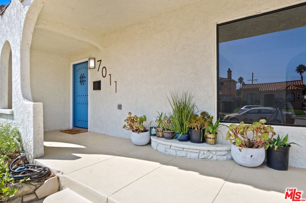 7011 Haas Ave, Los Angeles CA  90047-1642 exterior