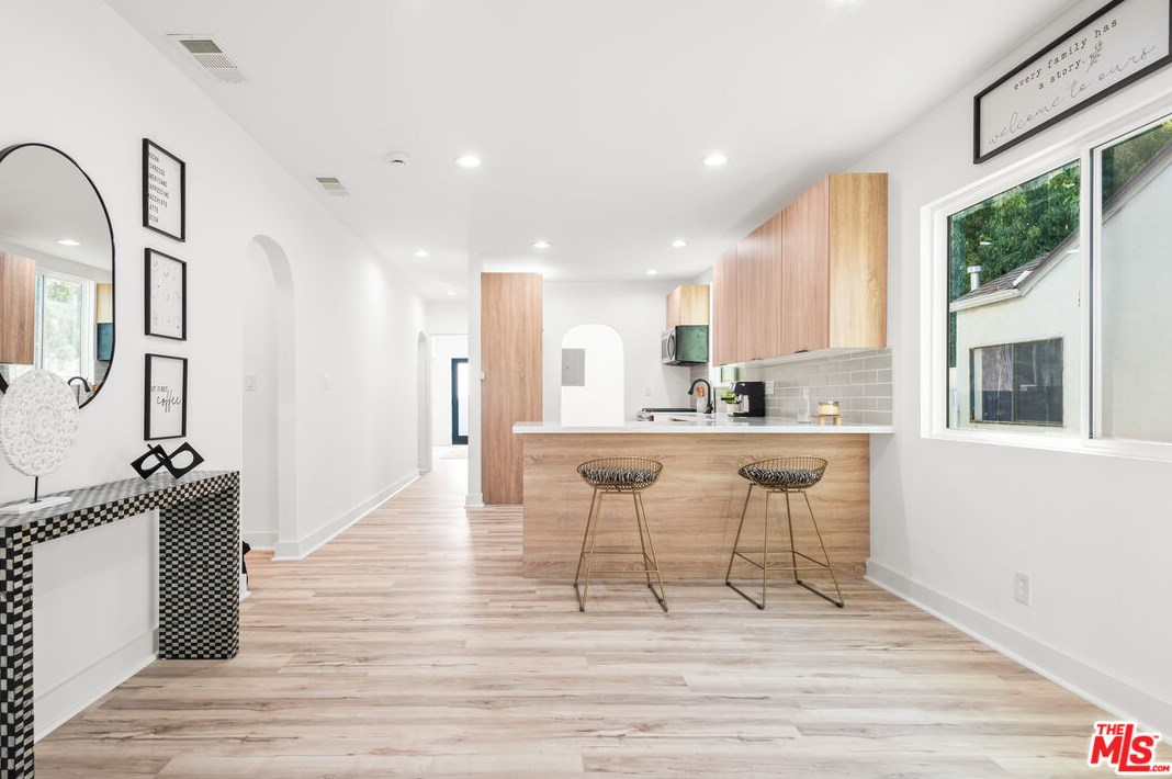 7011 Haas Ave, Los Angeles CA  90047-1642 exterior