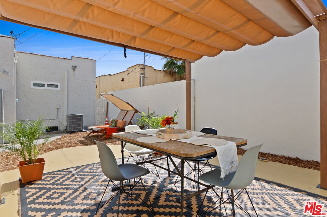 7011 Haas Ave, Los Angeles CA  90047-1642 exterior