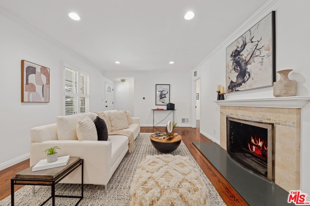 11401 Rose Ave, Los Angeles CA  90066-1228 exterior