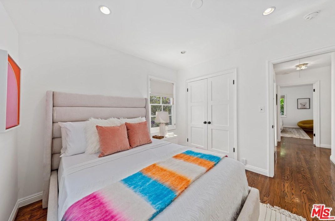 11401 Rose Ave, Los Angeles CA  90066-1228 exterior