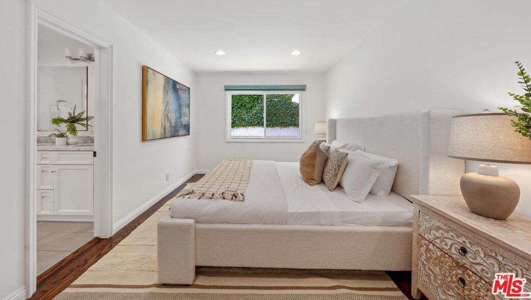 11401 Rose Ave, Los Angeles CA  90066-1228 exterior