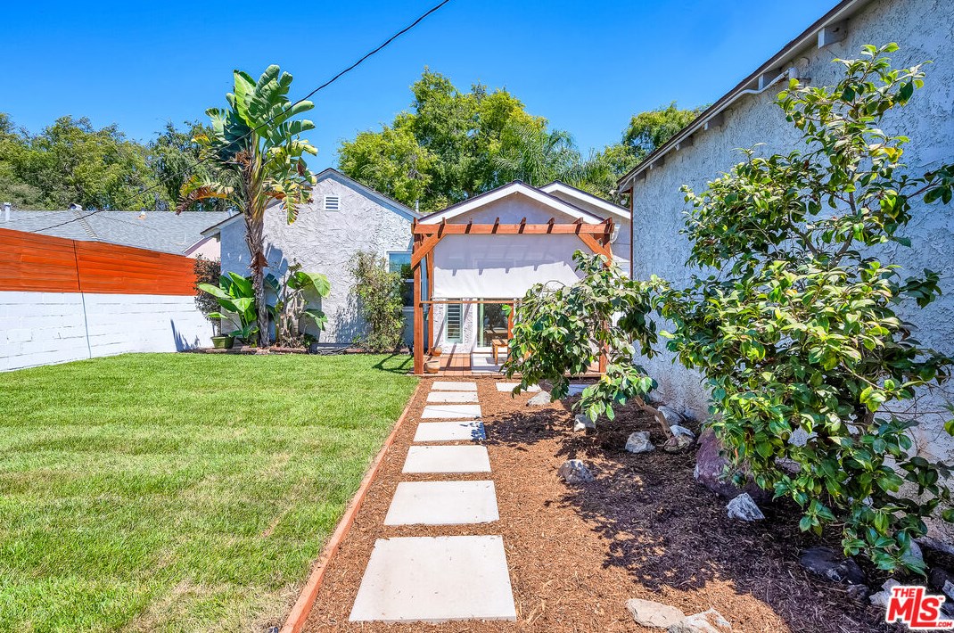 3801 Grayburn Ave, Los Angeles CA  90008-1940 exterior