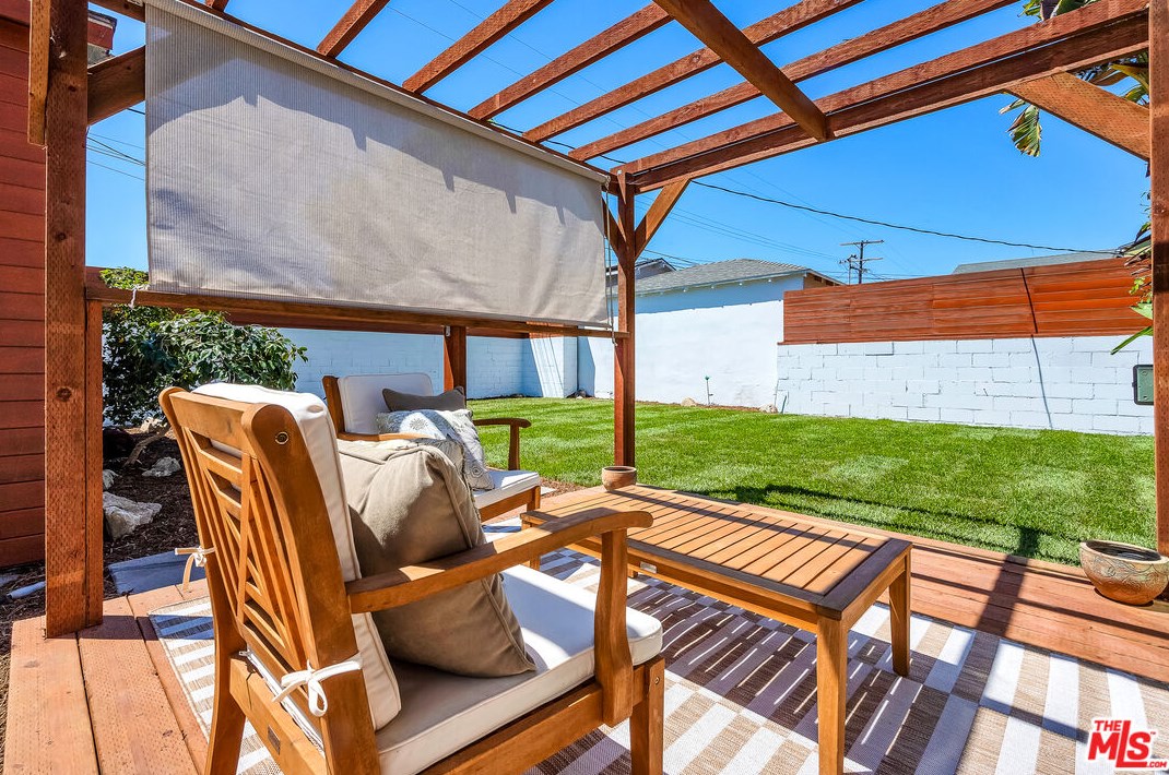 3801 Grayburn Ave, Los Angeles CA  90008-1940 exterior