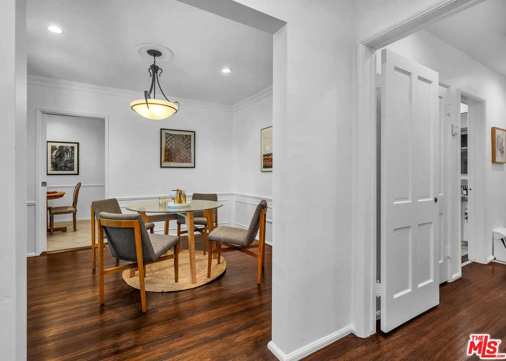 3801 Grayburn Ave, Los Angeles CA  90008-1940 exterior