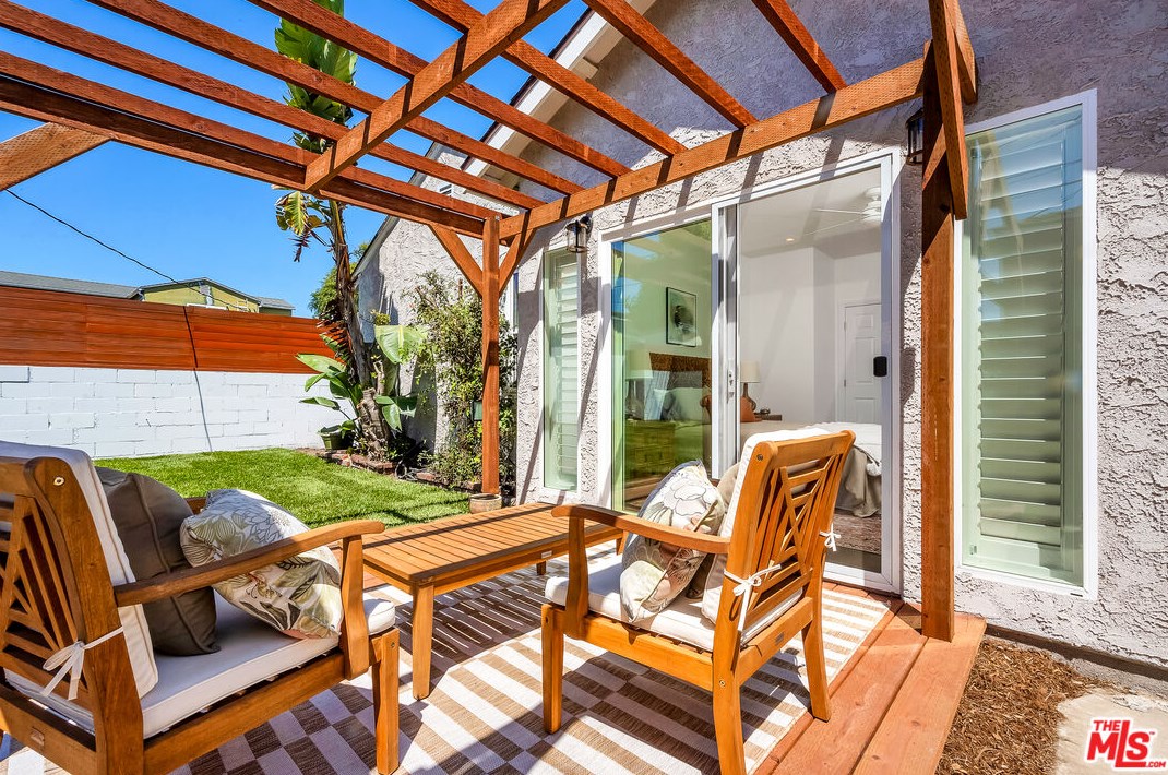 3801 Grayburn Ave, Los Angeles CA  90008-1940 exterior