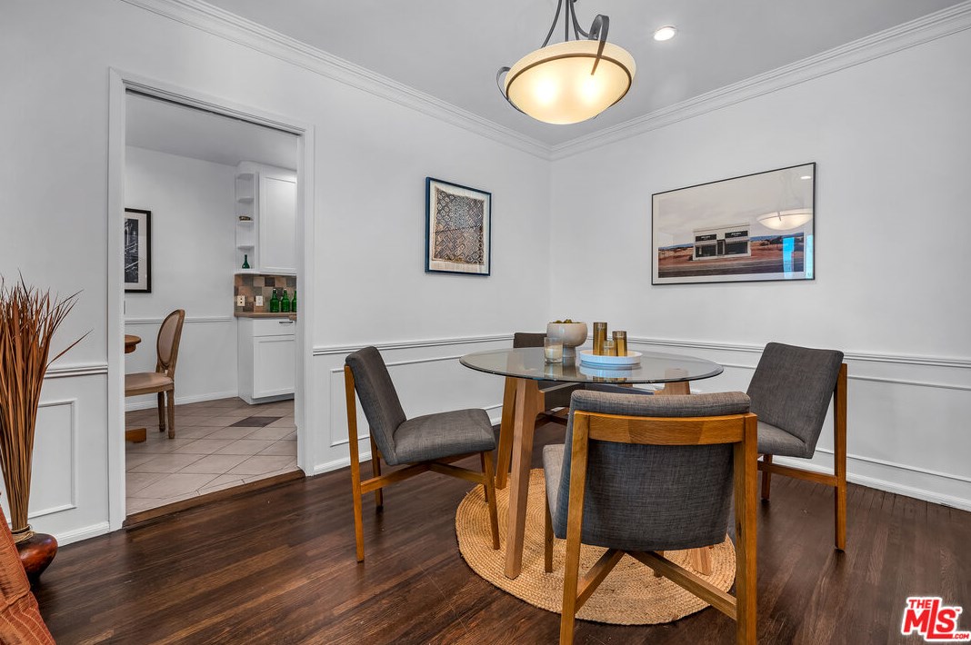 3801 Grayburn Ave, Los Angeles CA  90008-1940 exterior