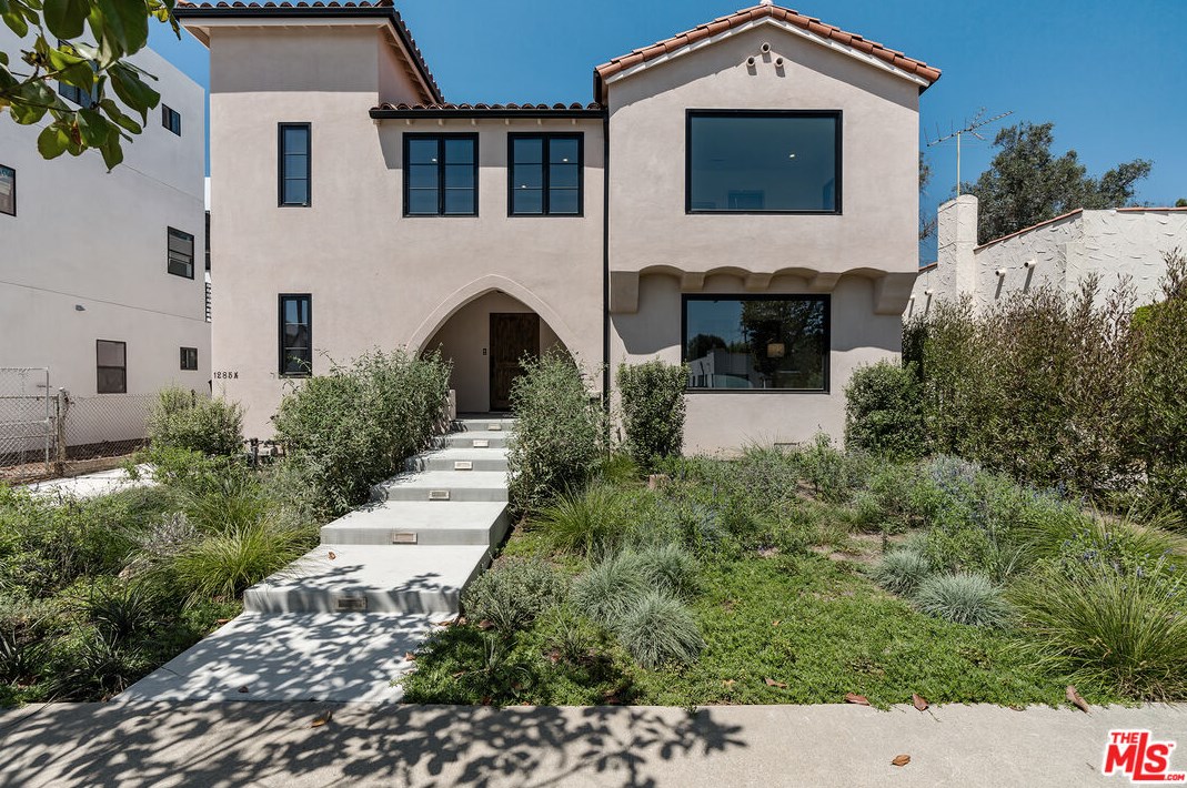 1283 Sycamore Ave, Los Angeles CA  90019-1550 exterior