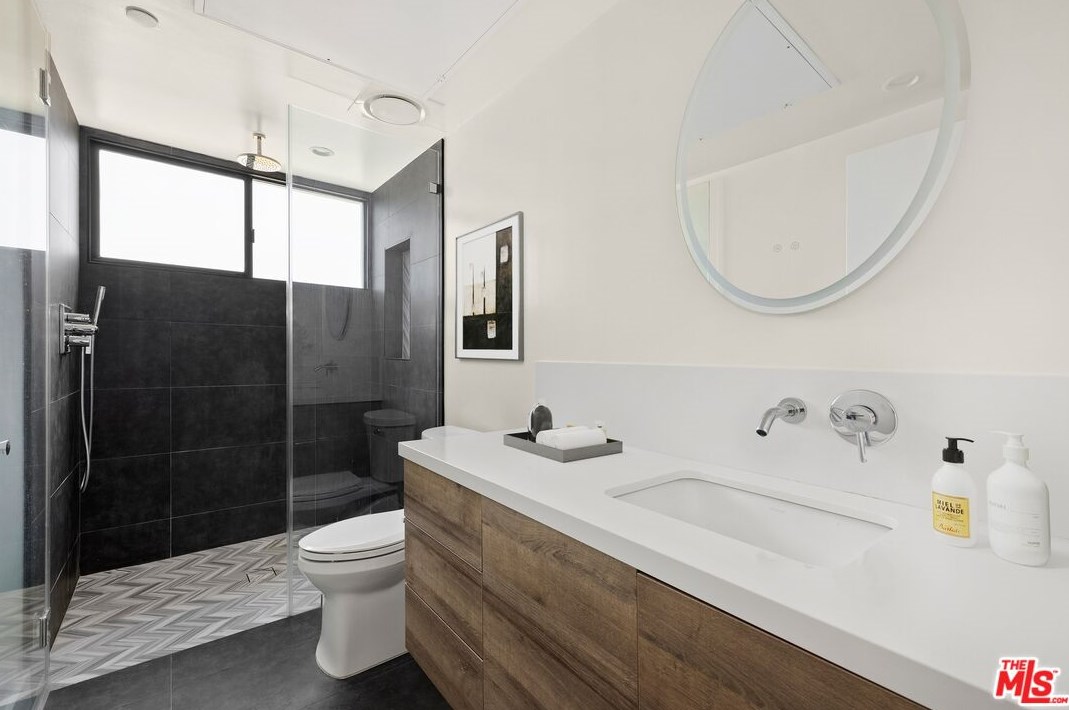 1533 Vista St, Los Angeles CA  90046-3612 exterior