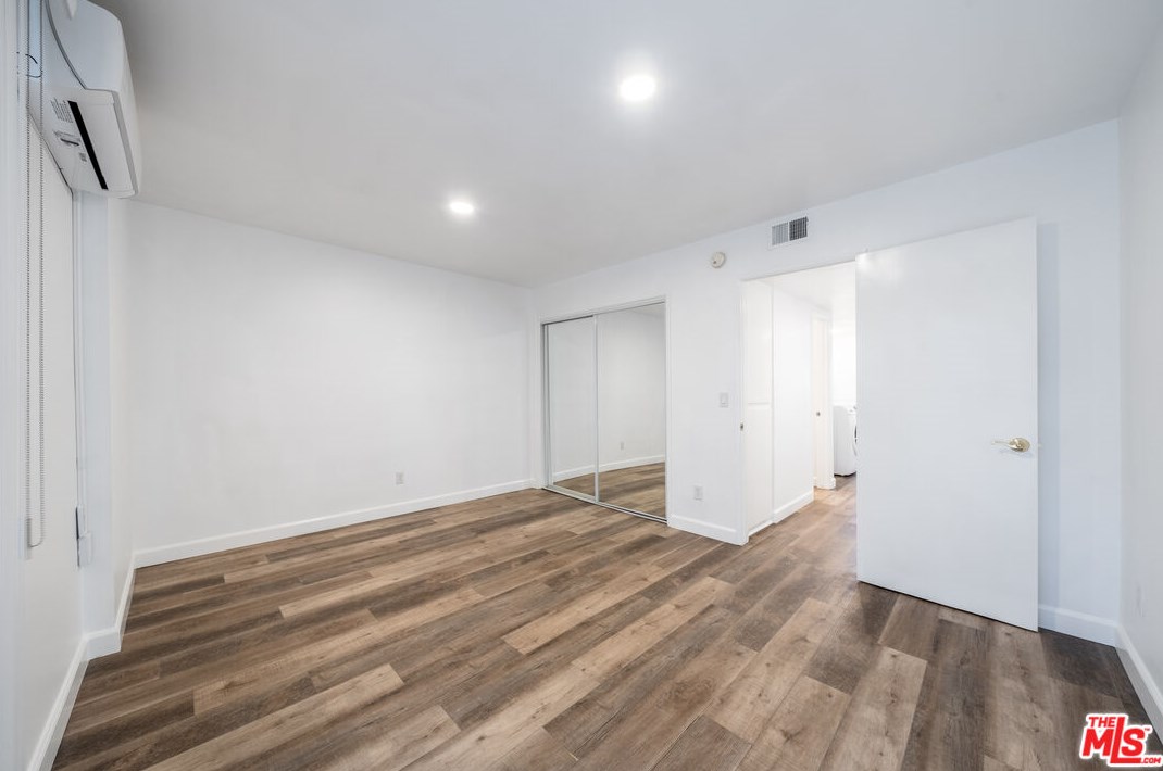 444 Gramercy Pl, Los Angeles CA  90020-4966 exterior