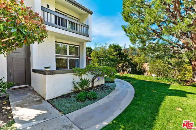 1650 Palisades Dr, Pacific Palisades CA  90272-2110 exterior