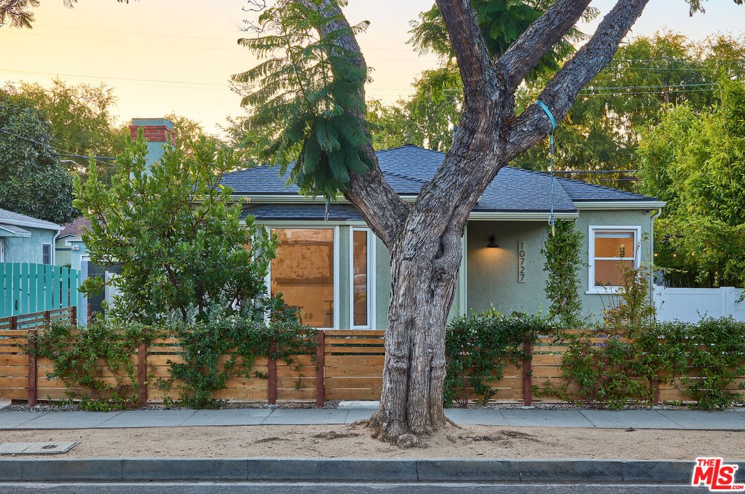 10727 Garfield Ave, Los Angeles CA  90230-4112 exterior