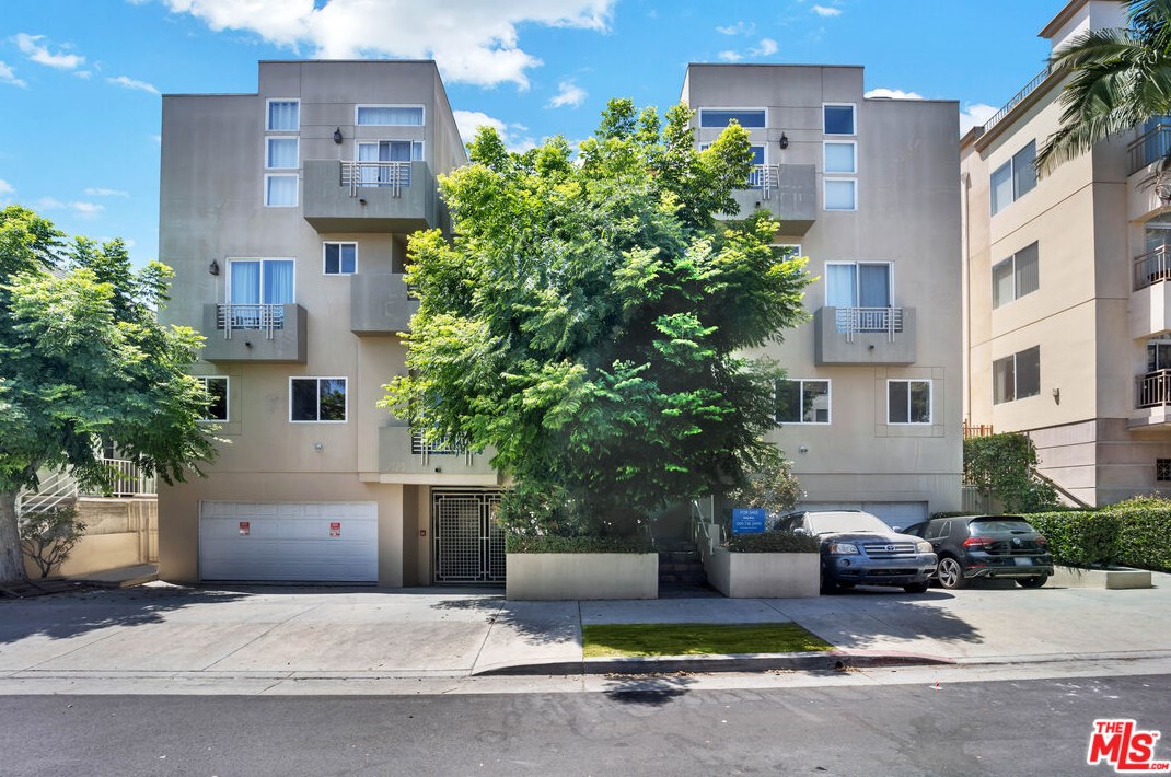 2125 Bentley Ave, Los Angeles CA  90025-5771 exterior